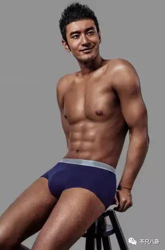 6颗蓝莓吃10分钟，无油无糖无淀粉还不能喝水，男星健身这么拼