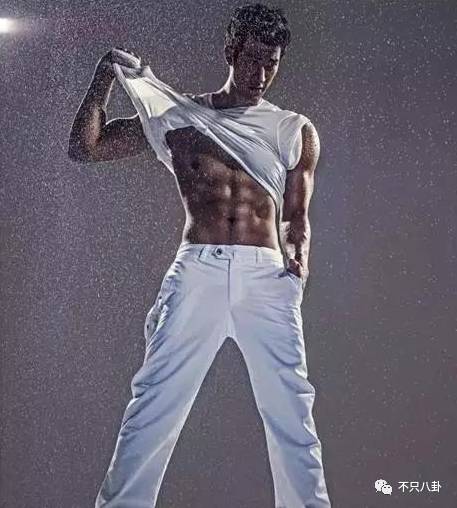 6颗蓝莓吃10分钟，无油无糖无淀粉还不能喝水，男星健身这么拼