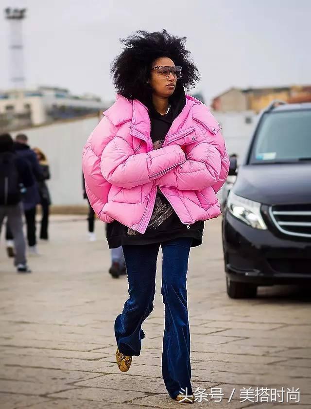 改变了以往羽绒服臃肿的缺点,穿起来显胖的长款羽绒服