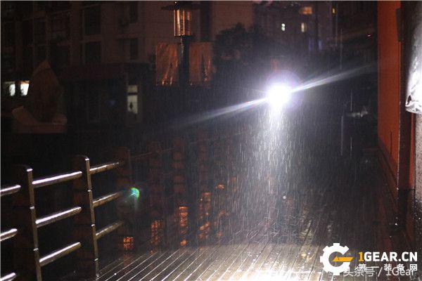 全球领先的高端照明品牌,防身专家,凯瑞兹XT1C测试