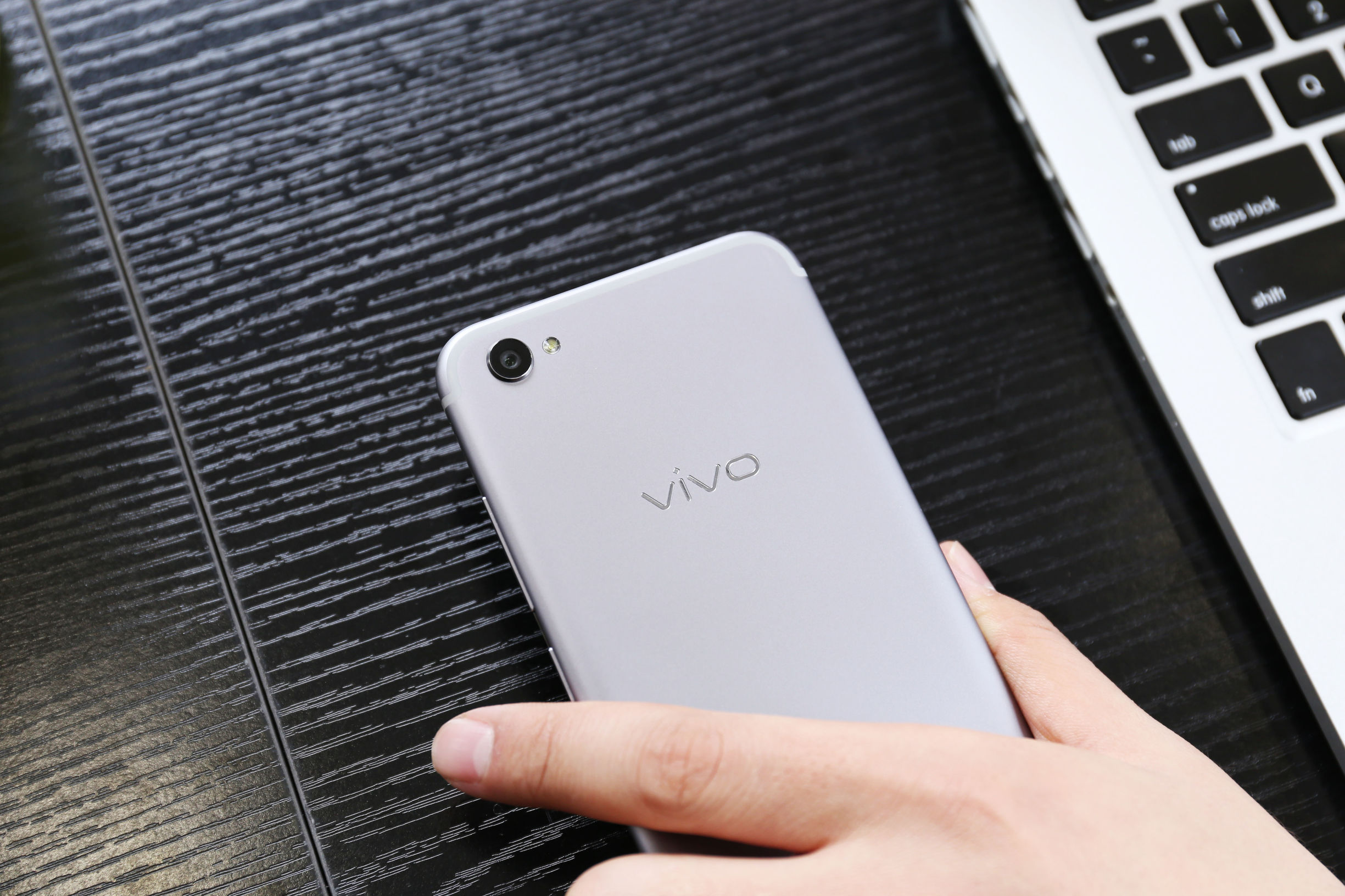 vivox9plus星空灰和黑色哪个好,vivox9星空灰跟金色尺寸一样