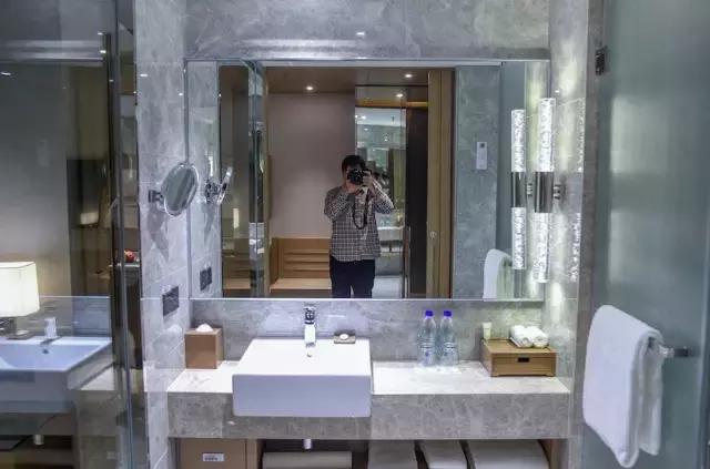 温泉酒店一定要有天然温泉吗,冬日里泡温泉