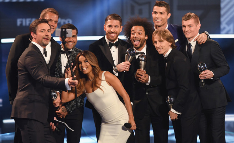 世界足球先生颁奖典礼，她才是最抢镜的那一个！帕克无辜躺枪！