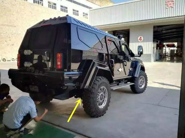 车管所偶遇千万“防弹车”上牌，比悍马更霸气，油耗超50个油！