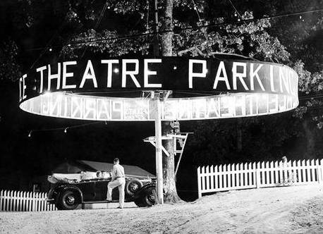 世界第一辆汽车电影是什么名字,世界上第一部汽车电影院