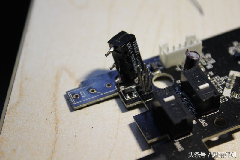 雷蛇帝王蟒微动鼠标更换,雷蛇蝰蛇鼠标更换微动视频