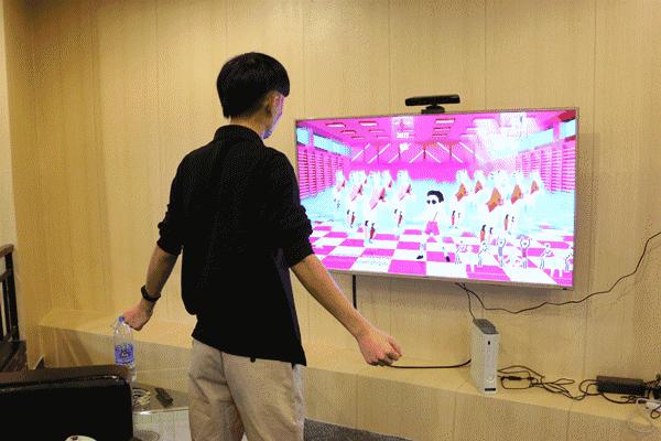 40寸曲面屏+全场乔氏台球桌，这恐怕是我在天津见过最牛的网咖