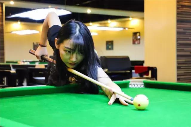 40寸曲面屏+全场乔氏台球桌，这恐怕是我在天津见过最牛的网咖