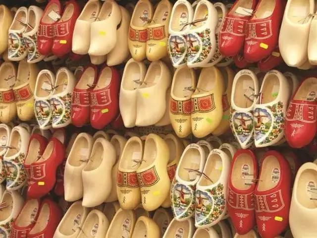 法国旅游带什么纪念品回来 (出国旅游必买的纪念品)