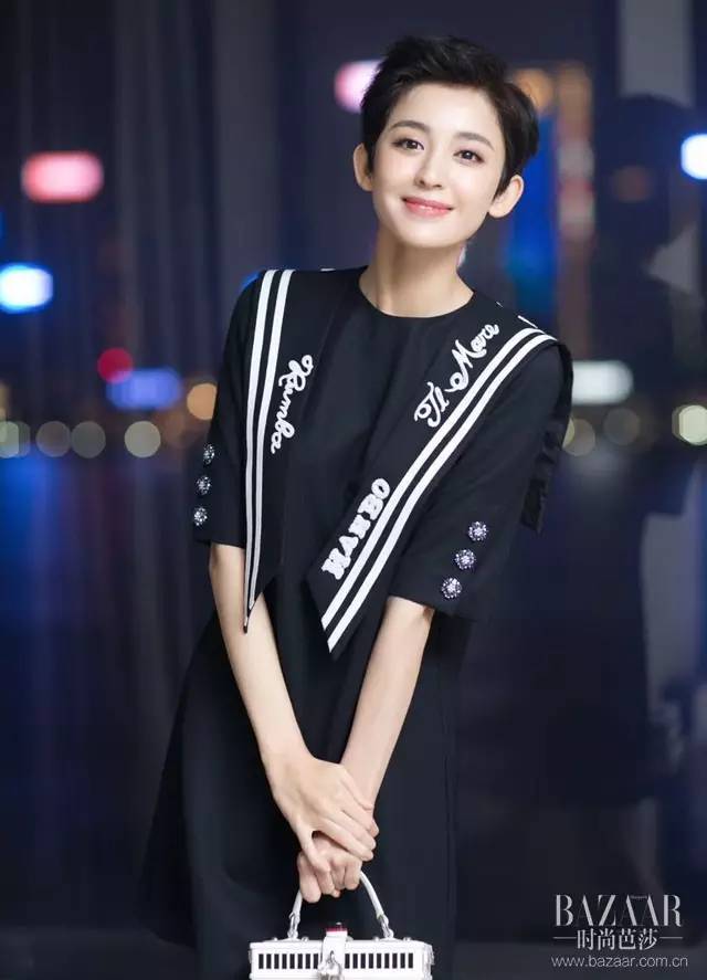 脑门大发际线高的留什么发型女,脑门太大适合什么发型女