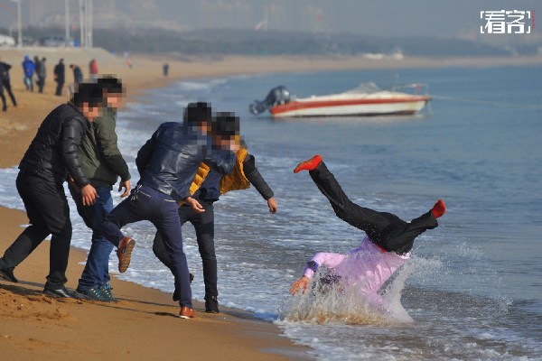 看客：中国式闹婚，失控的婚礼“游戏”