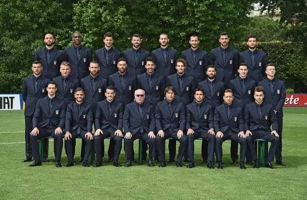 足球谁穿西装最帅,足球运动员穿西装最帅