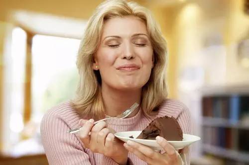 管不住嘴太馋怎么办,如何控制暴饮暴食好的方法