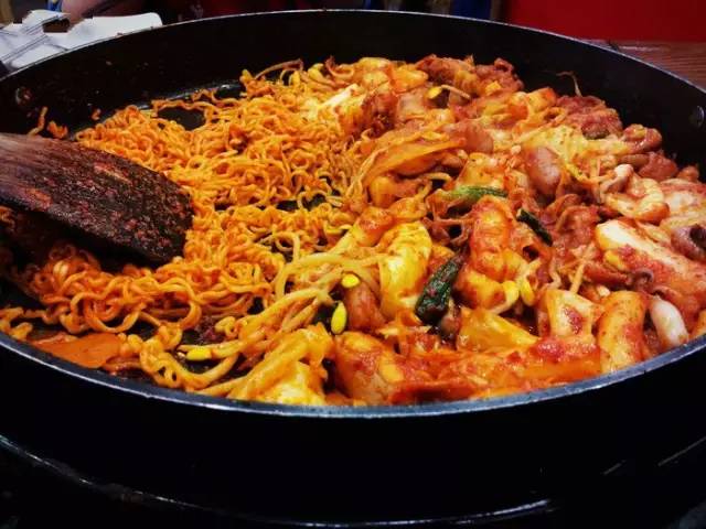 首尔、东京的街头美食每天都在拿钩子勾我，尤其这几家！