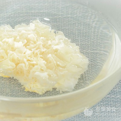 冰糖雪梨银耳糖水,银耳雪梨浆做法