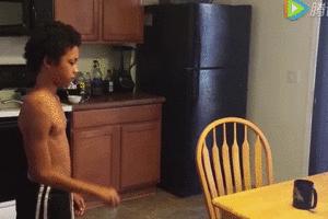 春节假期快来试试这个火爆全球的翻水瓶挑战吧~