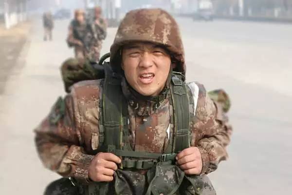 冒昧地问一下，你见过这么斯文的火头军吗？