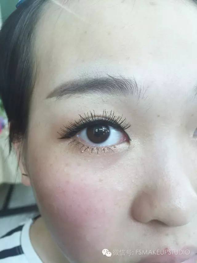 单眼皮双眼皮一单一双,单眼皮调整眼型的方法