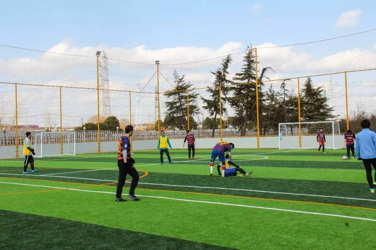 六点起床练足球,早上几点起床踢球