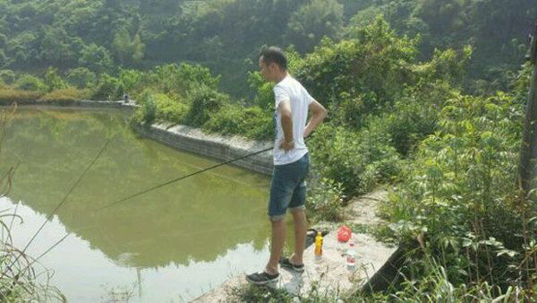 古老抓鱼方式,小时候抓鱼的视频大全