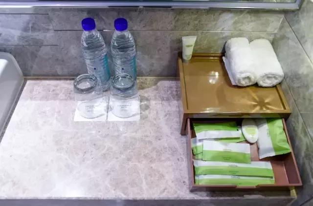 温泉酒店一定要有天然温泉吗,冬日里泡温泉