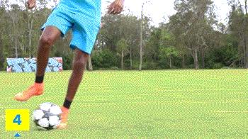 里瓦尔多踢球姿势为何幅度大,里瓦尔多三角过人