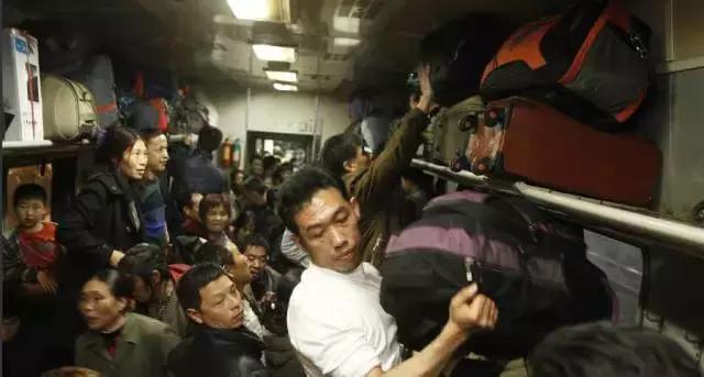 令老外震惊的中国春运,外国人眼里中国春运到底有多震撼