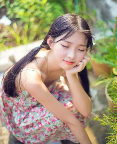 韩系女生学院风发型,学院风西装直发还是卷发