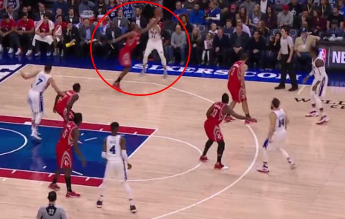 阿里扎太幸福了，“胸推”女裁判还不吃T，想想以前那两个倒霉蛋