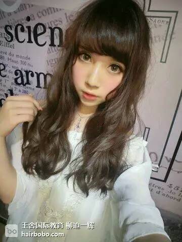 担心新染的头发掉色用什么洗发水,染过深色的头发想染出雾感发色