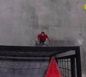 春节假期快来试试这个火爆全球的翻水瓶挑战吧~