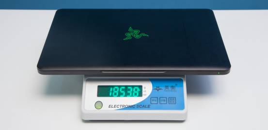 雷蛇灵刃razerbladepro,雷蛇买灵刃14还是灵刃15