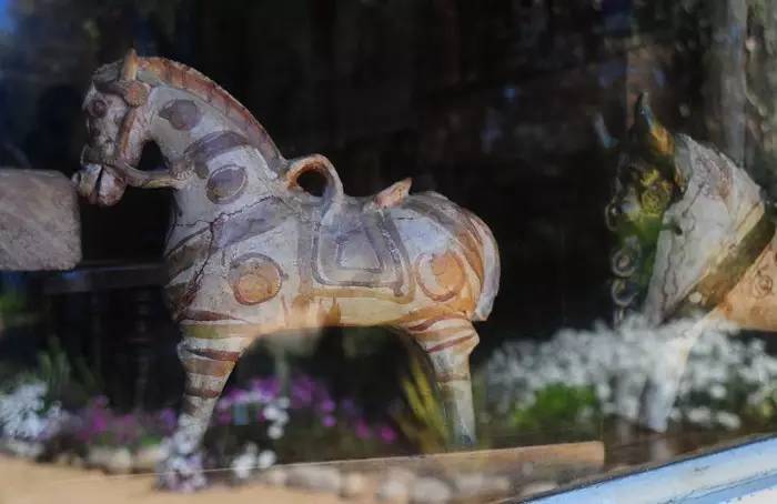 聂鲁达说，没有玩具我就没法活！那么，来看看大诗人怎么活的吧