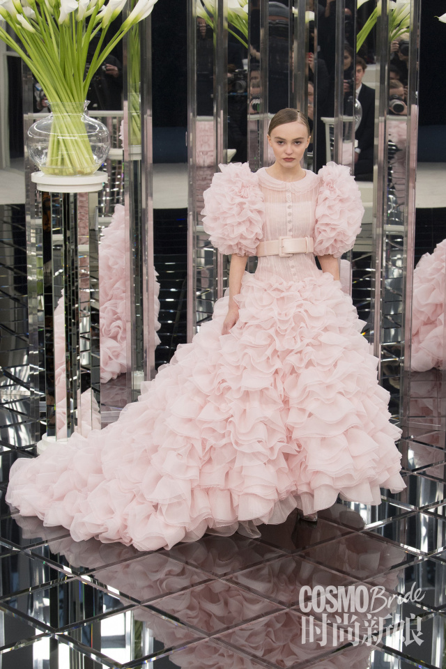 如果我是孔刘的鬼怪新娘，就穿上巴黎高定周这些美美的婚纱嫁给他！