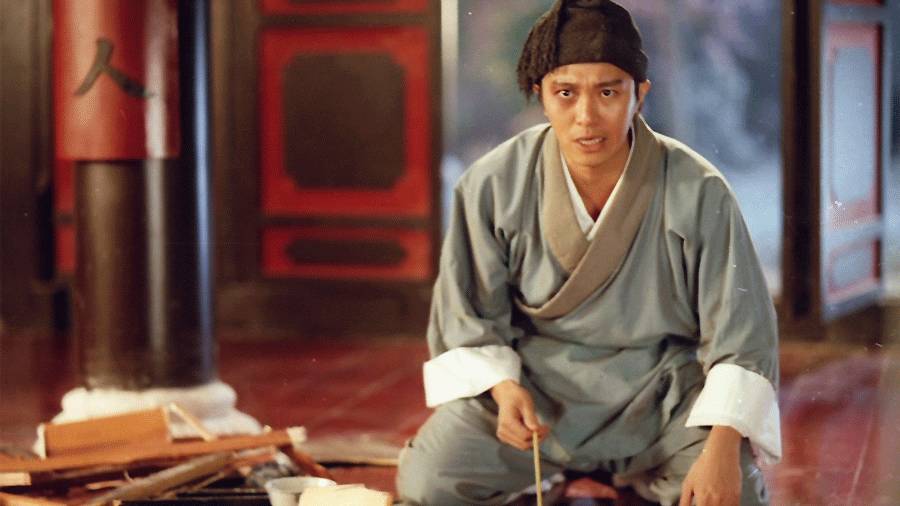 干过跑堂、做过苦工、50岁时众叛亲离……他一生都在拍悲剧，却被我们错认是喜剧