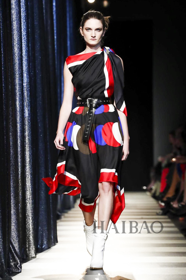 浪漫与柔媚的无限延伸！Monse2017秋冬女装秀，海报网带你亲临2017秋冬纽约时装周