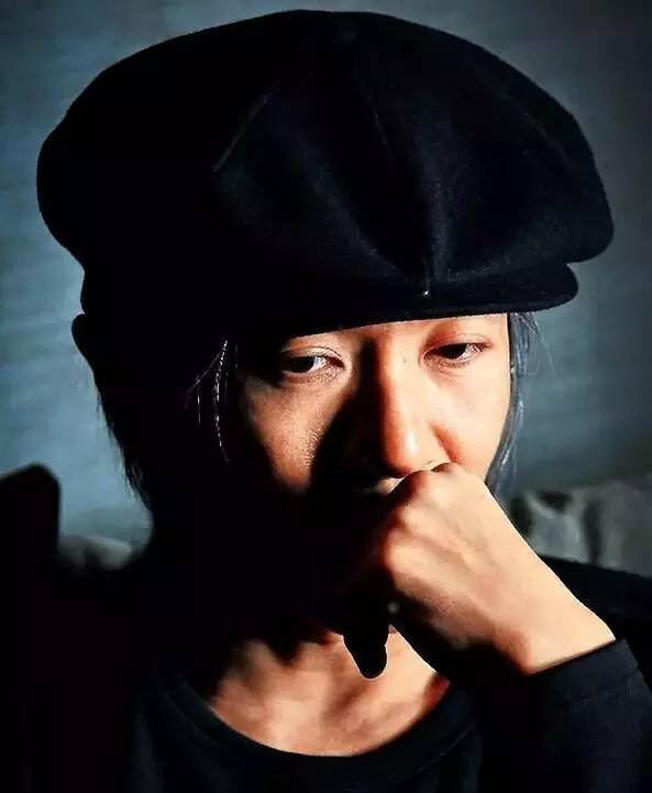 干过跑堂、做过苦工、50岁时众叛亲离……他一生都在拍悲剧，却被我们错认是喜剧