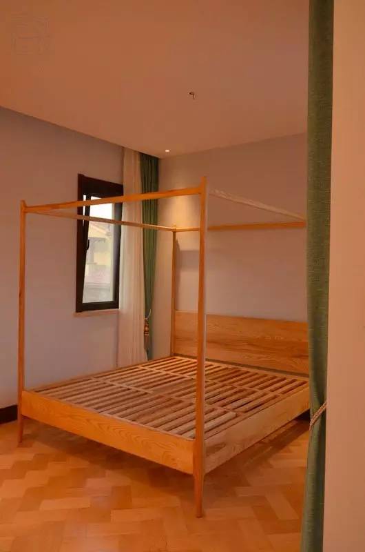 青岛实木定制床,珠海定制简约实木床