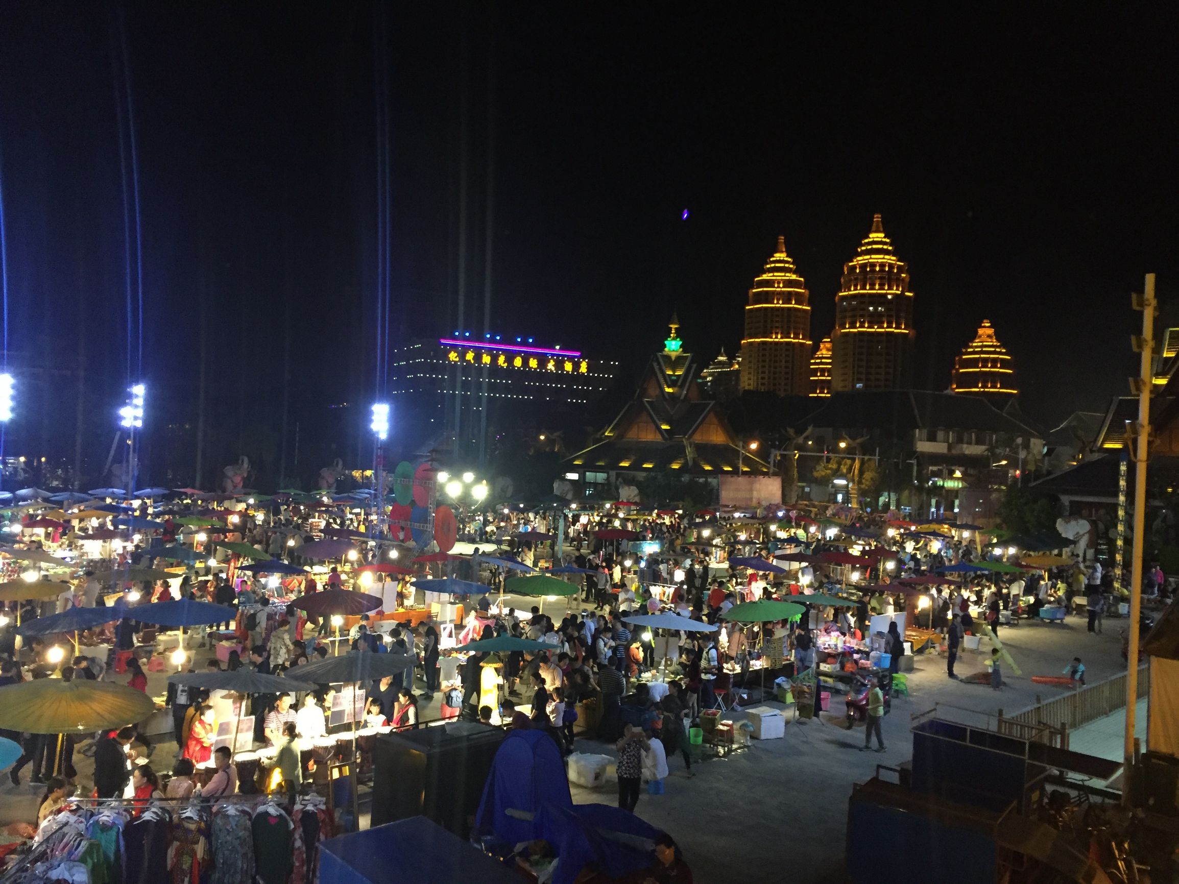 西双版纳体验版纳民族风情,西南边陲明珠