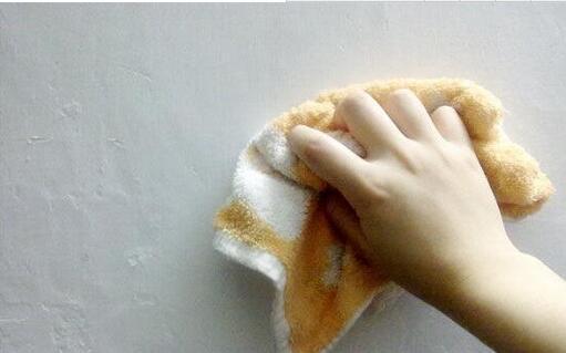 墙壁变黑发霉处理办法,白色墙壁发霉脱落了怎么办