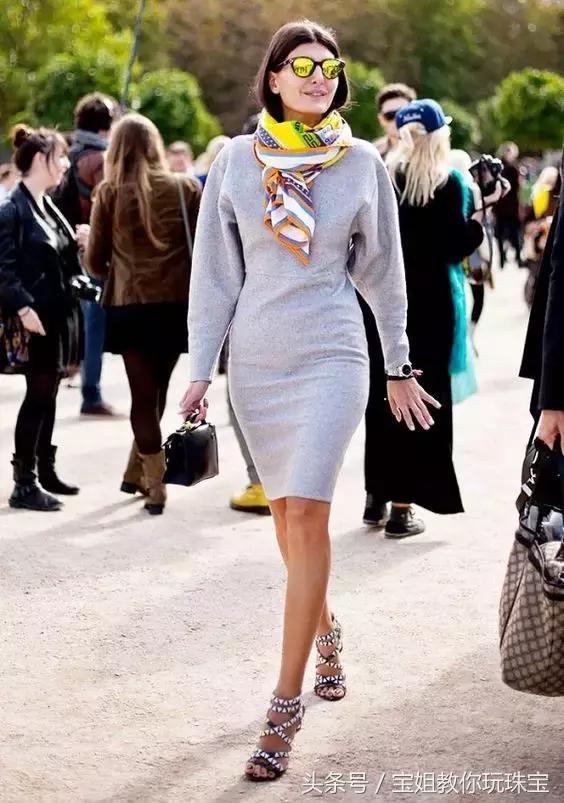 丝巾是温柔到骨子里的,丝巾女人必备