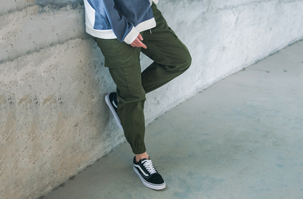 张扬与低调并行的休闲裤穿搭,春装新款直筒阔腿时尚百搭休闲裤