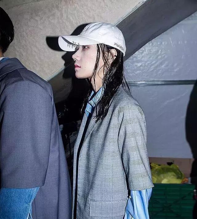 angelababy杨幂黑白礼服,杨幂杨颖穿的条纹荷叶裙