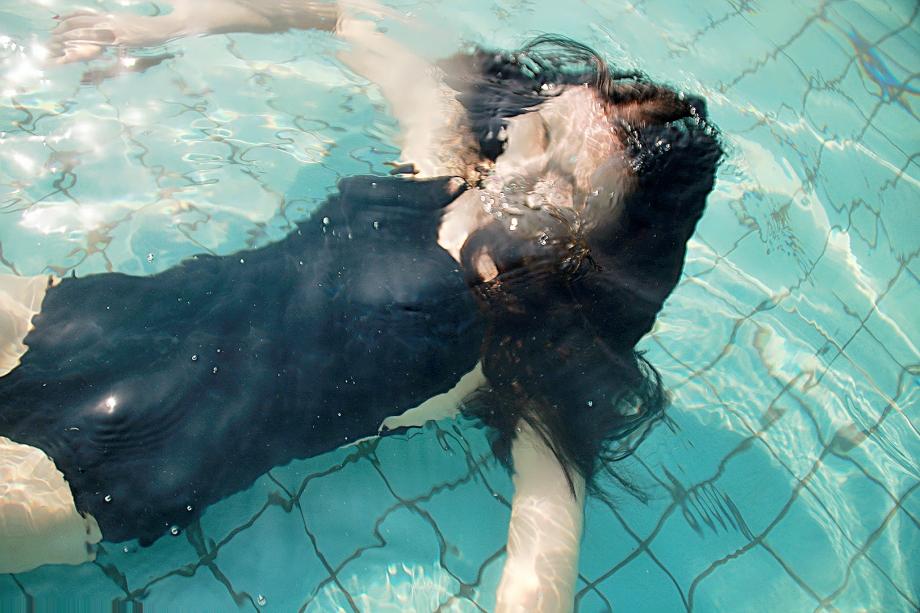 为什么一直补水皮肤还是干燥紧绷,秋季皮肤干燥起皮怎么补水最快