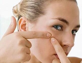 不定期去脸部角质,不按时去角质就来不及了