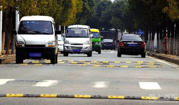 底盘低磕底盘有事吗,汽车底盘被磕后最怕哪里坏