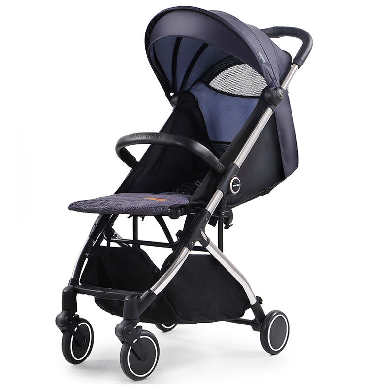 婴儿车内必备实用物件,婴儿出行婴儿车