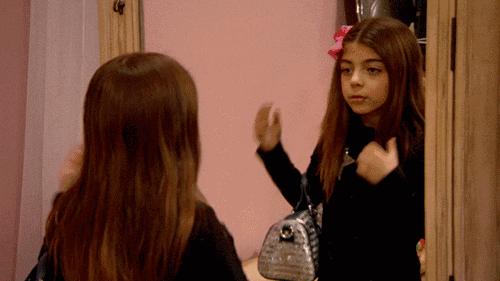 头发比较蓬圆脸适合什么发型,头发少星人