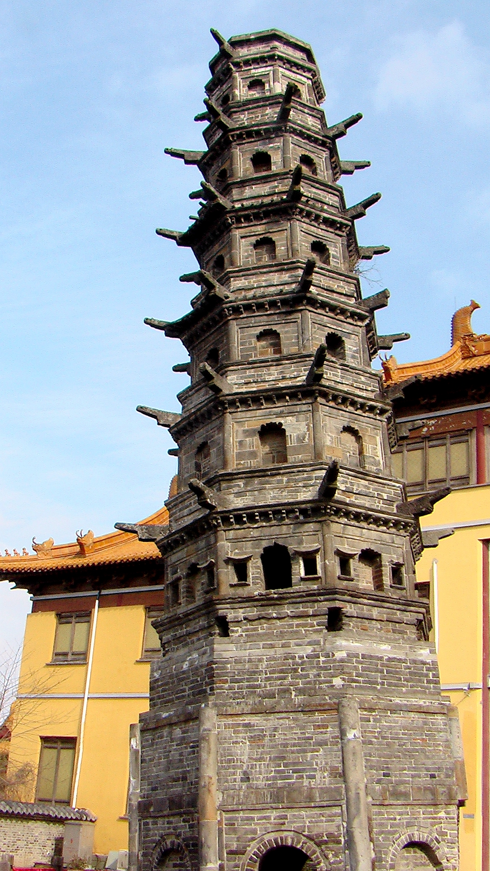 虎丘千年斜塔全景图,打卡世界第二大斜塔虎丘塔