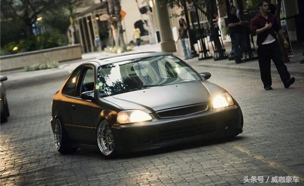 新手适合开轿跑车吗,轿跑车开起来舒服吗